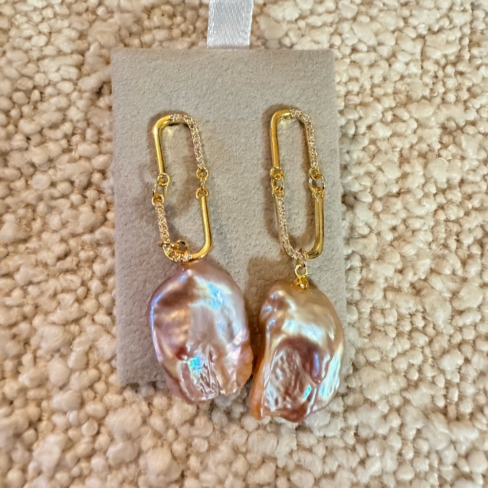 Brand new fresh water pearl dangle